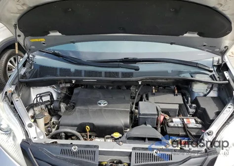 2011 Toyota Sienna z USA, uszkodzony, nr VIN 5TDZK3DC6BS009468